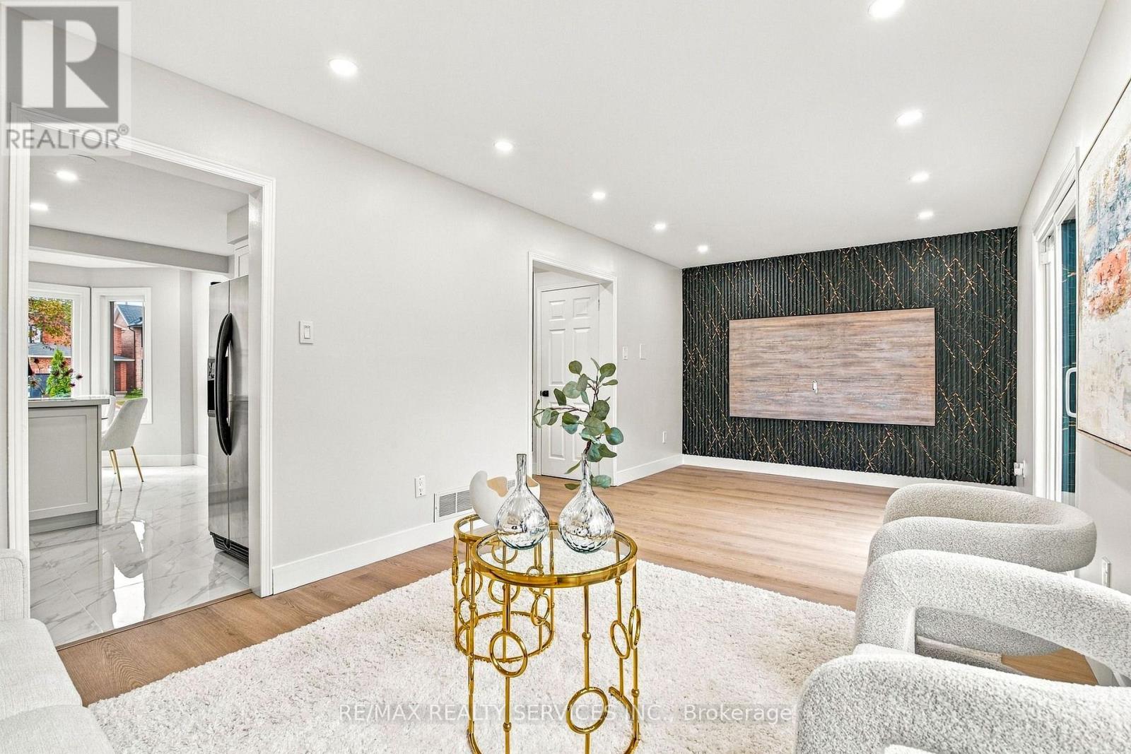 6 SCARBELL DRIVE - 17