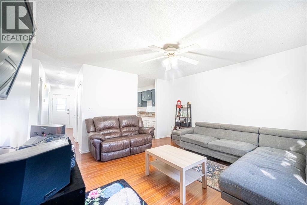 Listing photo – 28 Whiteside Crescent, Red Deer