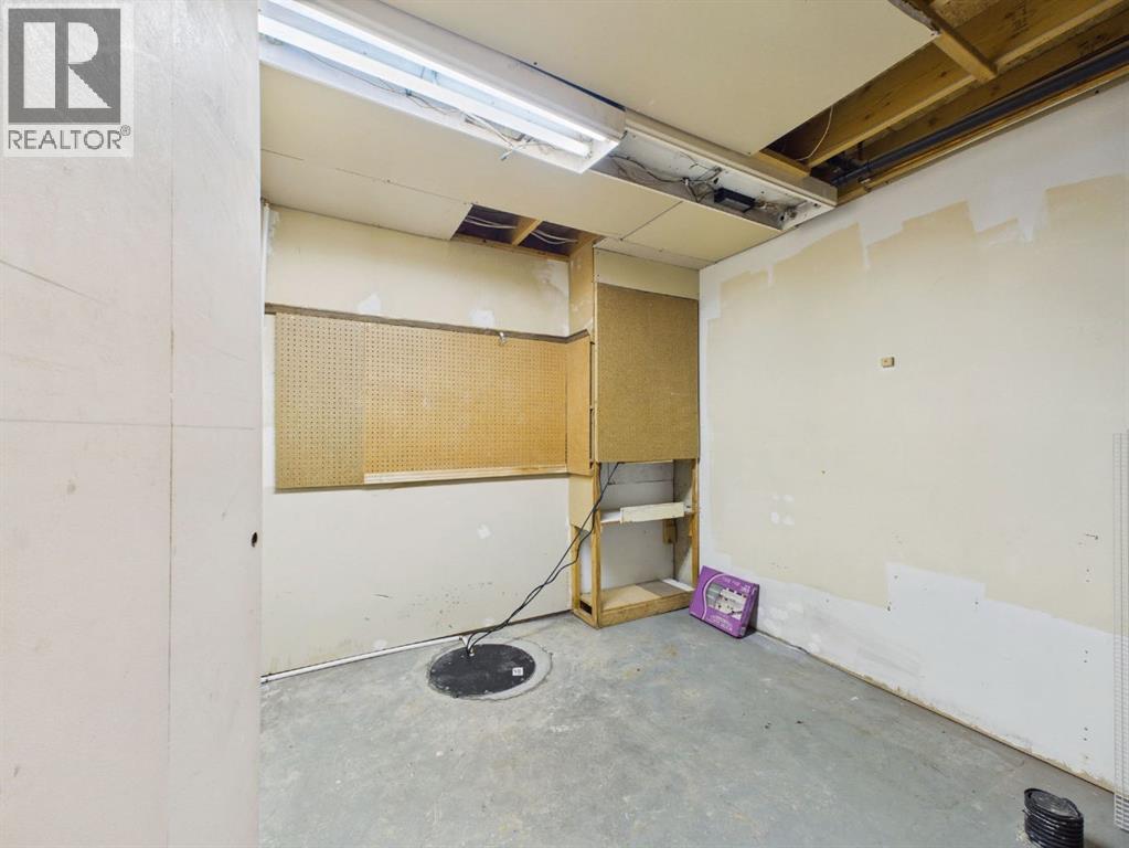 Listing photo – B, 4 Manning Street, Red Deer