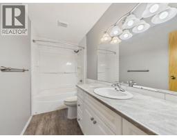 B, 4 Manning Street, Red Deer, AB T4R1N6 Photo 24