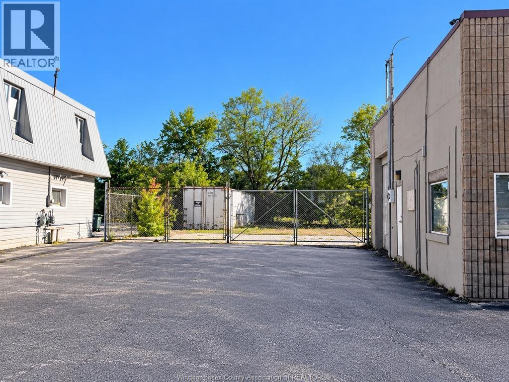 355 CABANA ROAD East, Windsor — photo 3