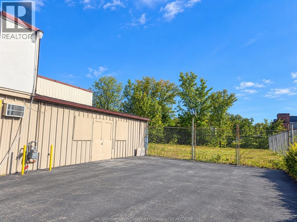 355 CABANA ROAD East, Windsor — photo 6