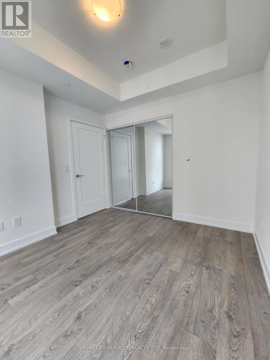 5 Mabelle Avenue — photo 29