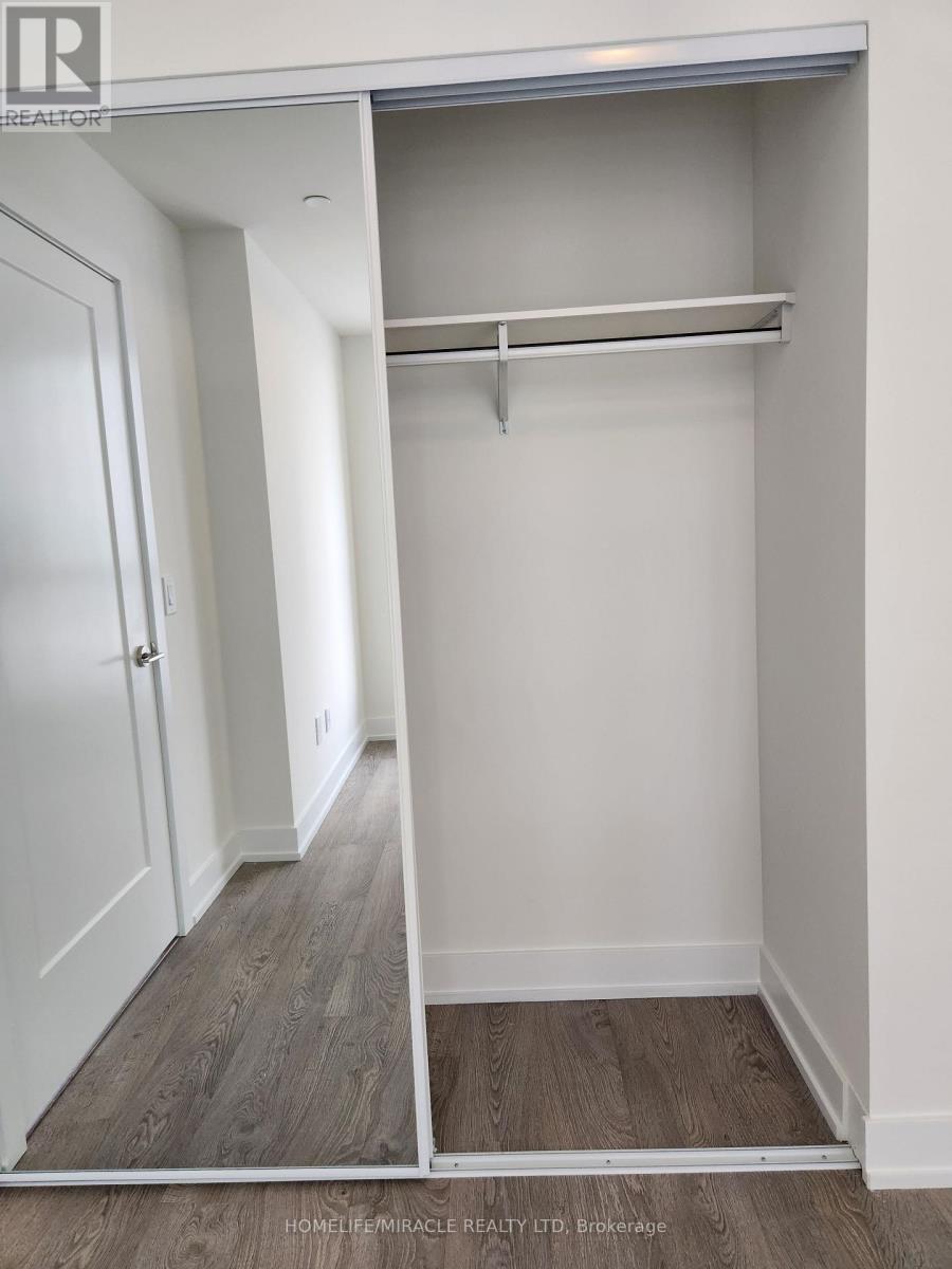 5 Mabelle Avenue — photo 32