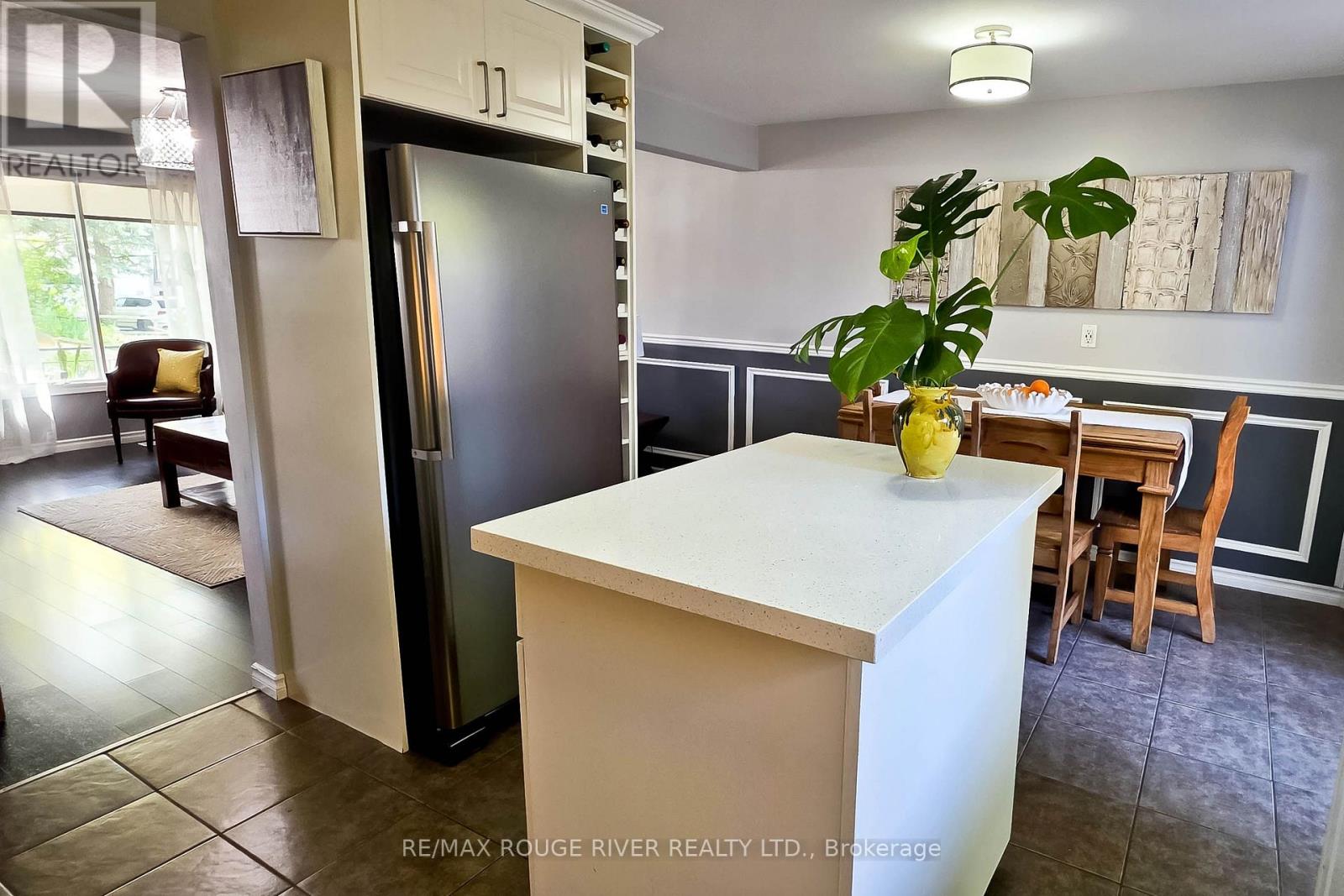 68 UPTON CRESCENT - 8