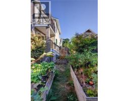 Laundry room - 8 947 Caledonia Ave, Victoria, BC V8T1E8 Photo 8