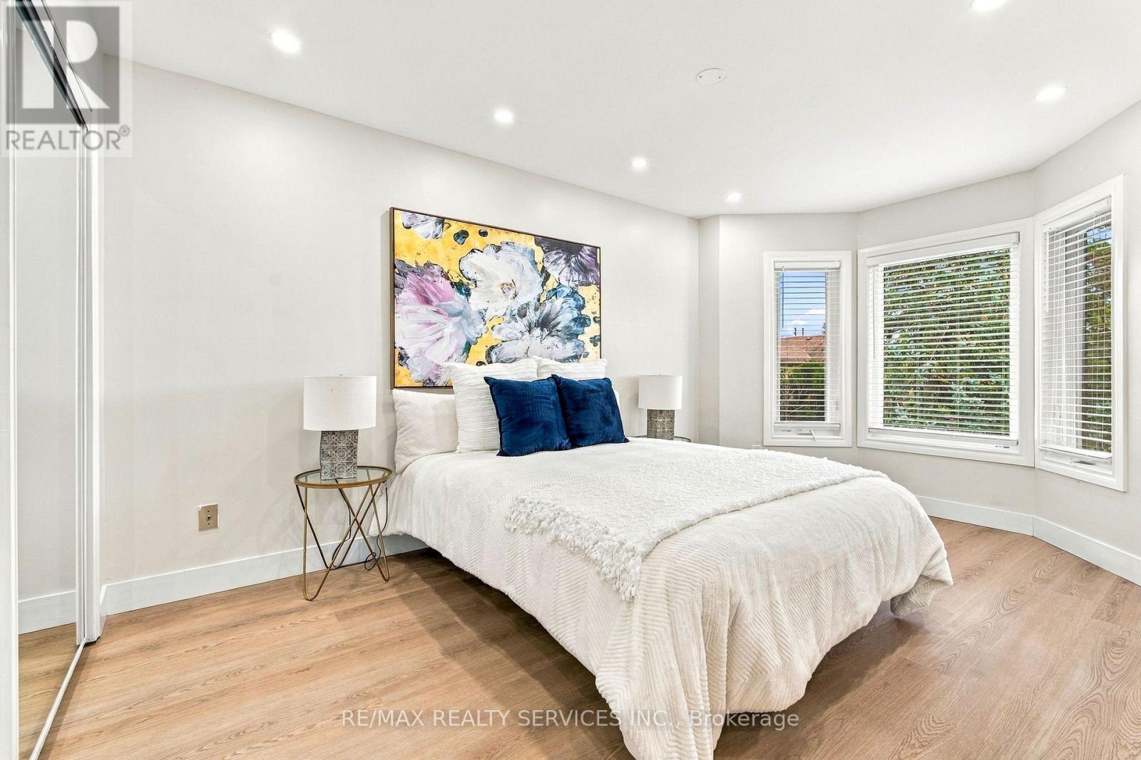 6 SCARBELL DRIVE - 23