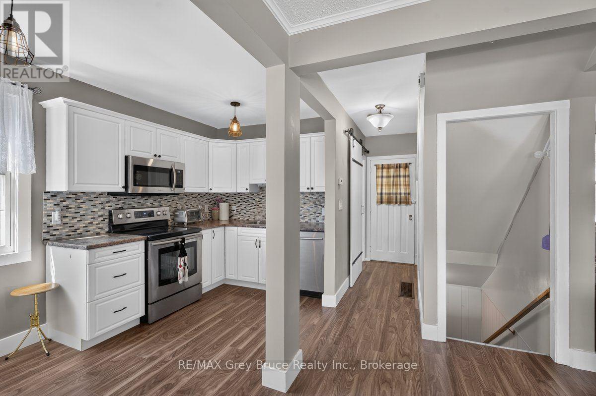 714 5TH STREET E - 10