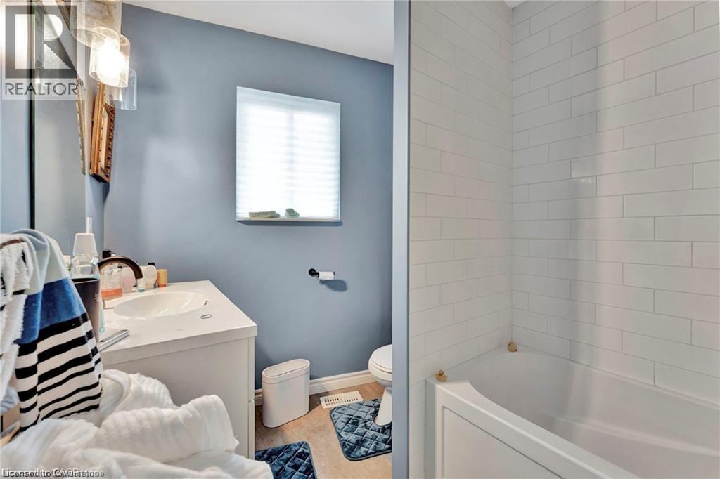 93 ROBERTSON Crescent, Kitchener — photo 6