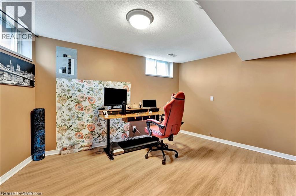 93 ROBERTSON Crescent, Kitchener — photo 7