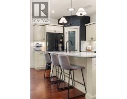 Living room - 88 Greenwood Court Sw, Medicine Hat, AB T1A7X7 Photo 12