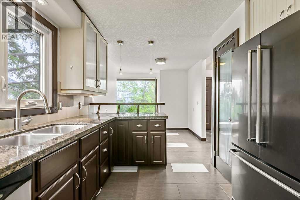 200 Bernard Drive NW, Calgary, Alberta, T3K2B7 — thumbnail 9