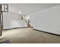 4pc Bathroom - 200 Bernard Drive Nw, Calgary, AB T3K2B7 Photo 15