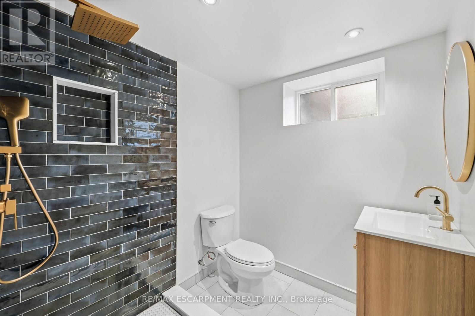 134 FAIRWOOD PLACE W - Image 34