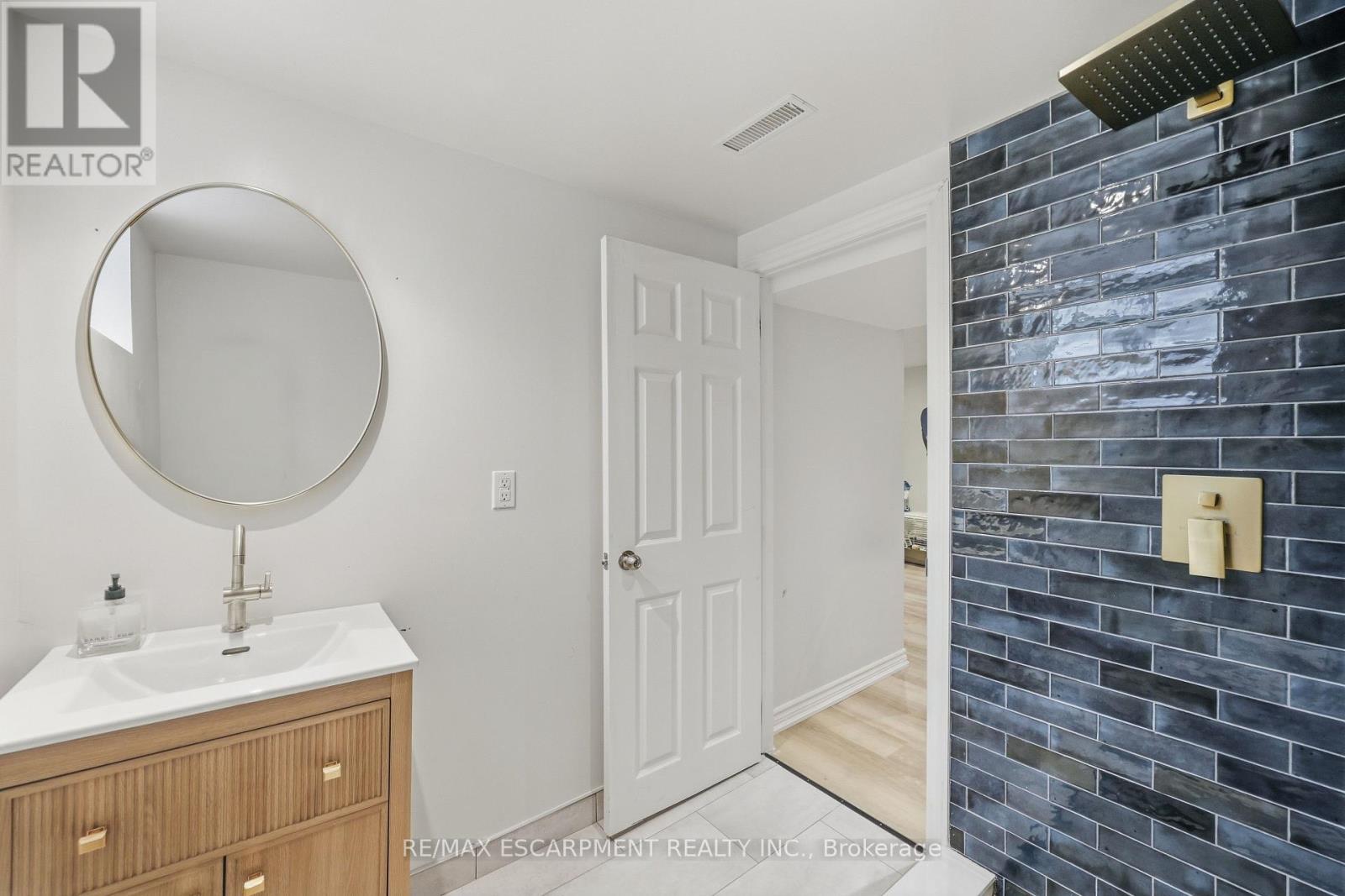 134 FAIRWOOD PLACE W - Image 35