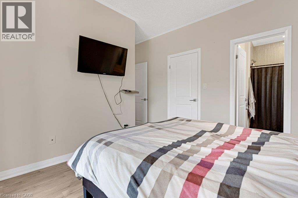 #68 25 ISHERWOOD Avenue - 23