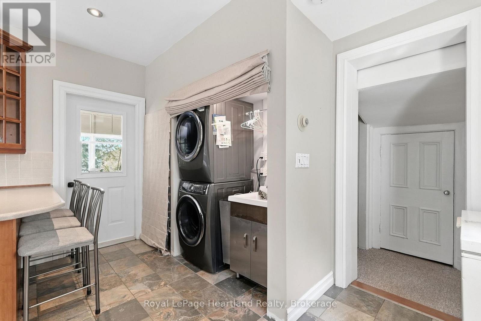 160 JOHN STREET E - Image 18