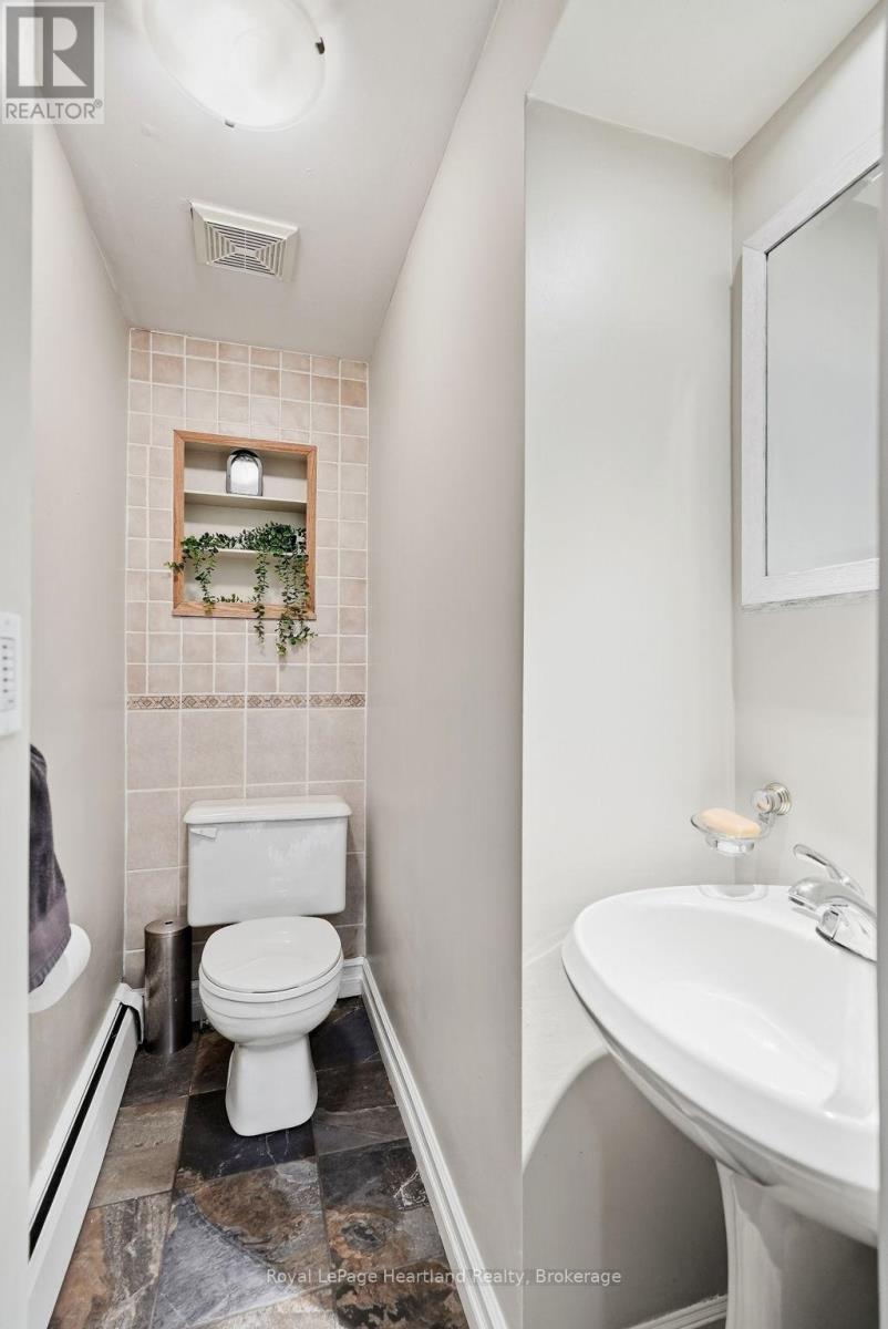 160 JOHN STREET E - Image 19