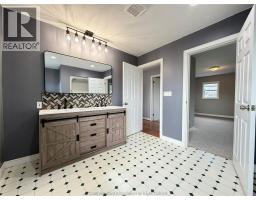 8 Canary Crescent, Wallaceburg, ON N8A1A5 Photo 16