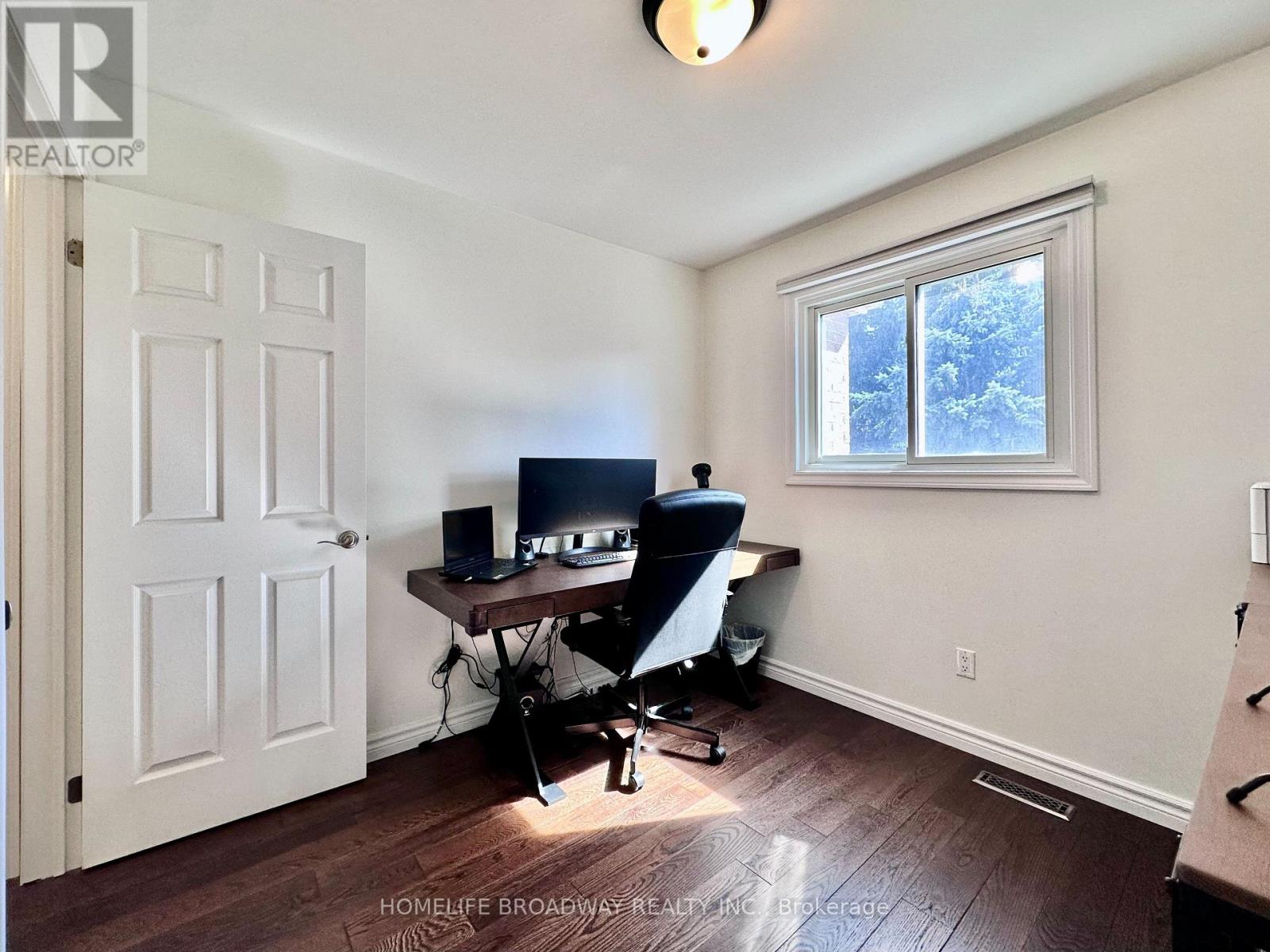 51 JONATHAN GATE - 44