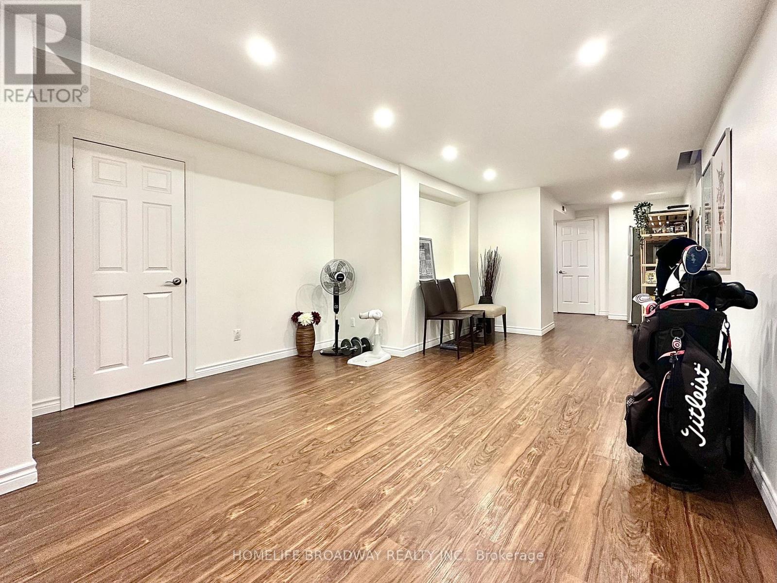 51 JONATHAN GATE - 48