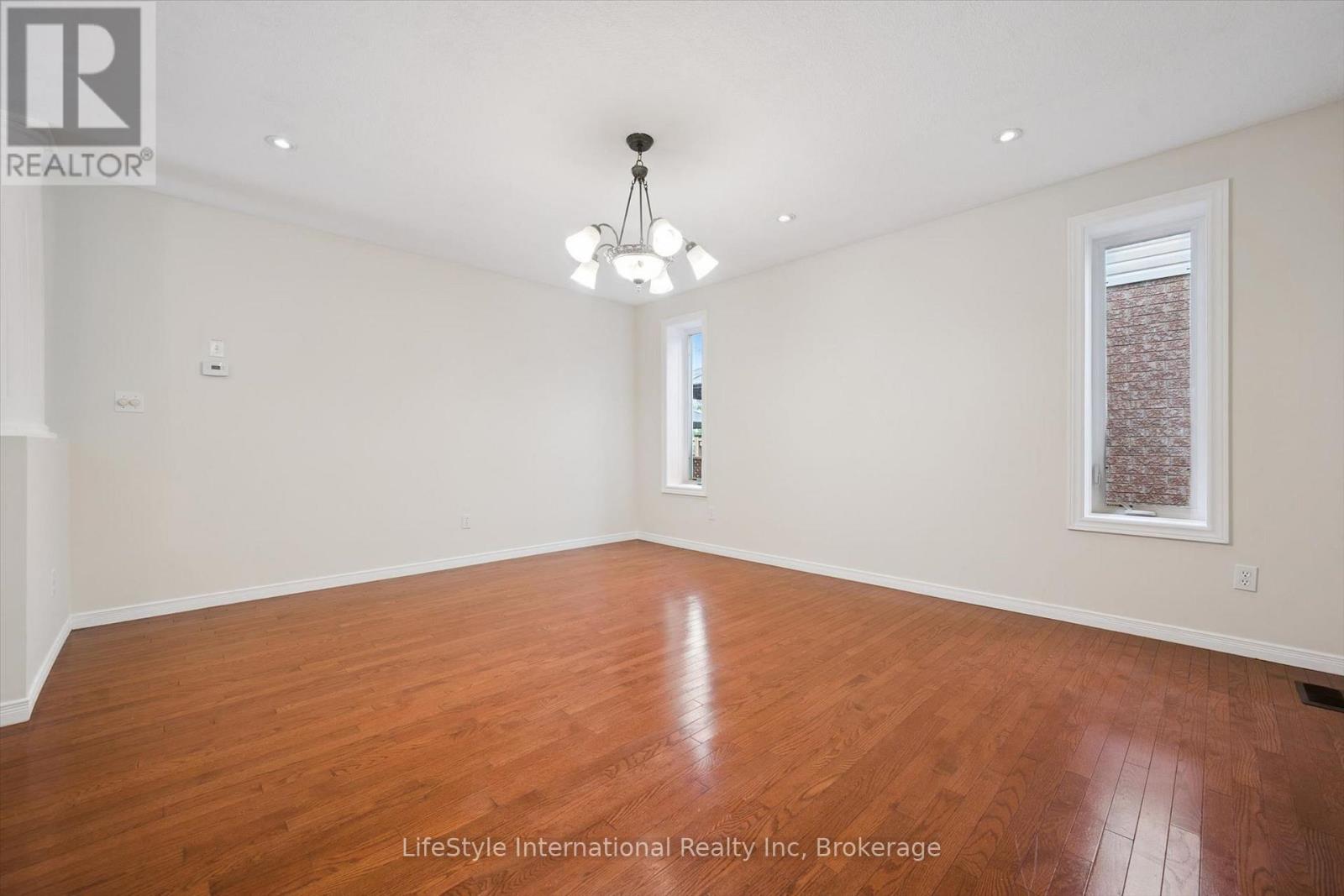 4 DAVIS STREET, Guelph (Grange Road) — photo 11