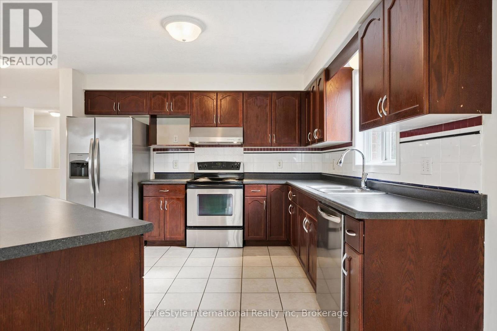 4 DAVIS STREET - Image 19