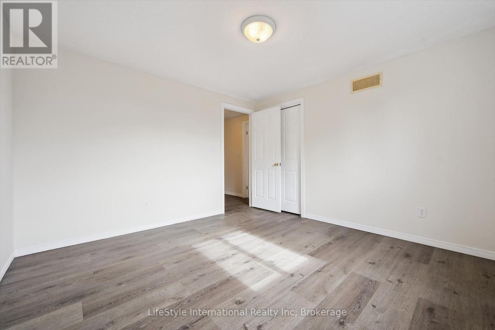 4 DAVIS STREET - Image 37
