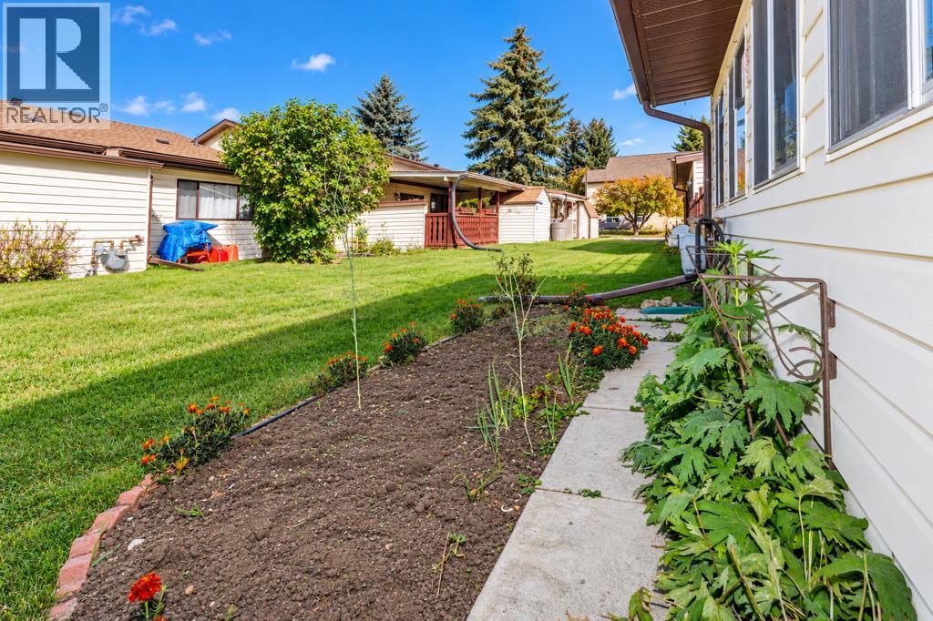 Listing photo – 4, 4240 46A Ave Crescent, Red Deer