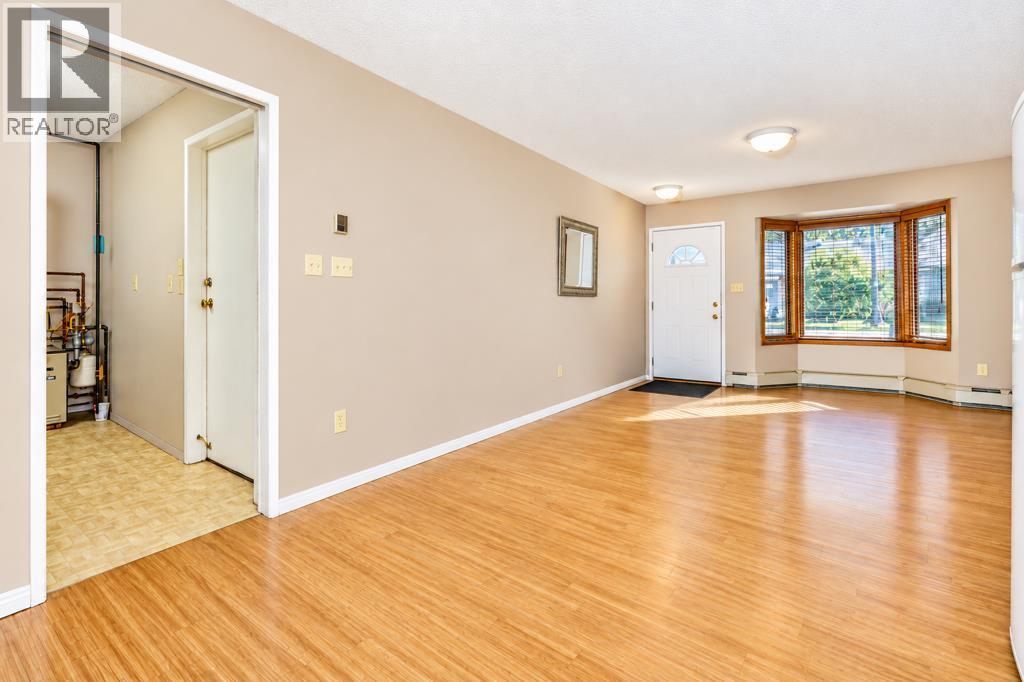 Listing photo – 4, 4240 46A Ave Crescent, Red Deer