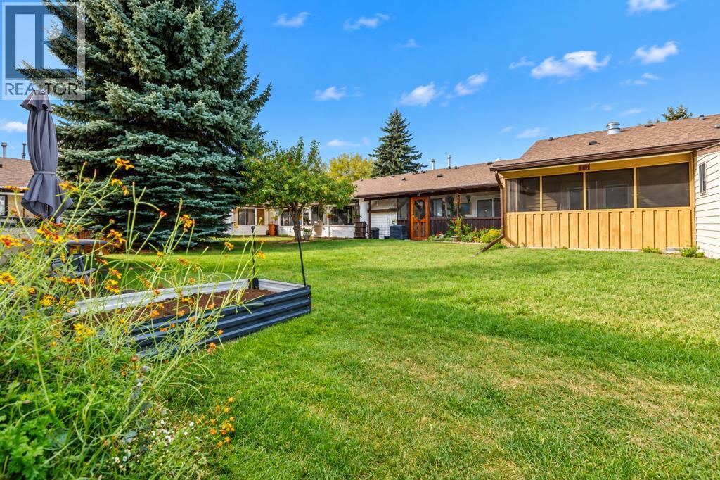 Listing photo – 4, 4240 46A Ave Crescent, Red Deer