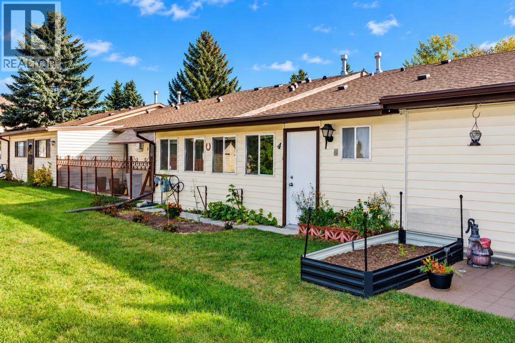 Listing photo – 4, 4240 46A Ave Crescent, Red Deer