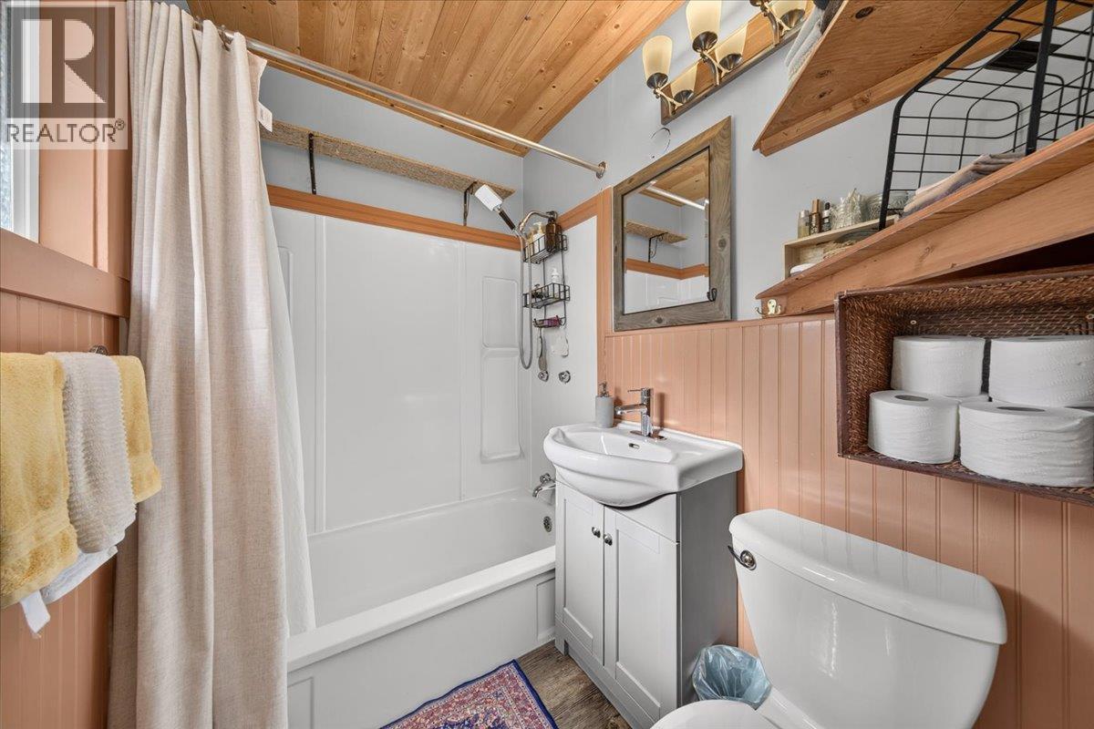 4895 Selkirk Avenue - Image 18