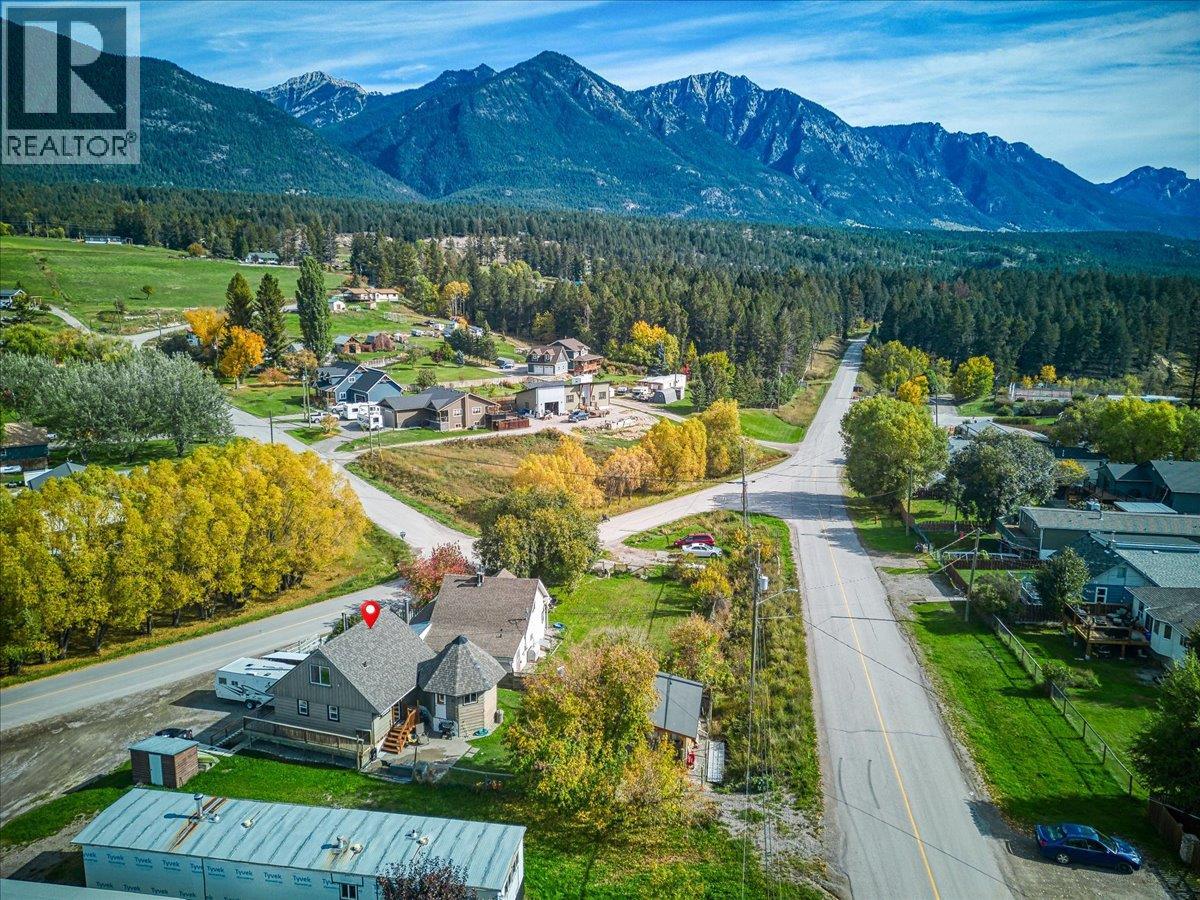 4895 Selkirk Avenue - 33