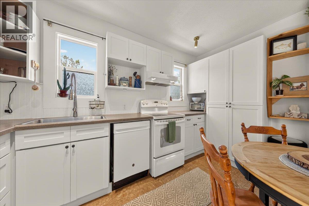 4895 Selkirk Avenue - 41