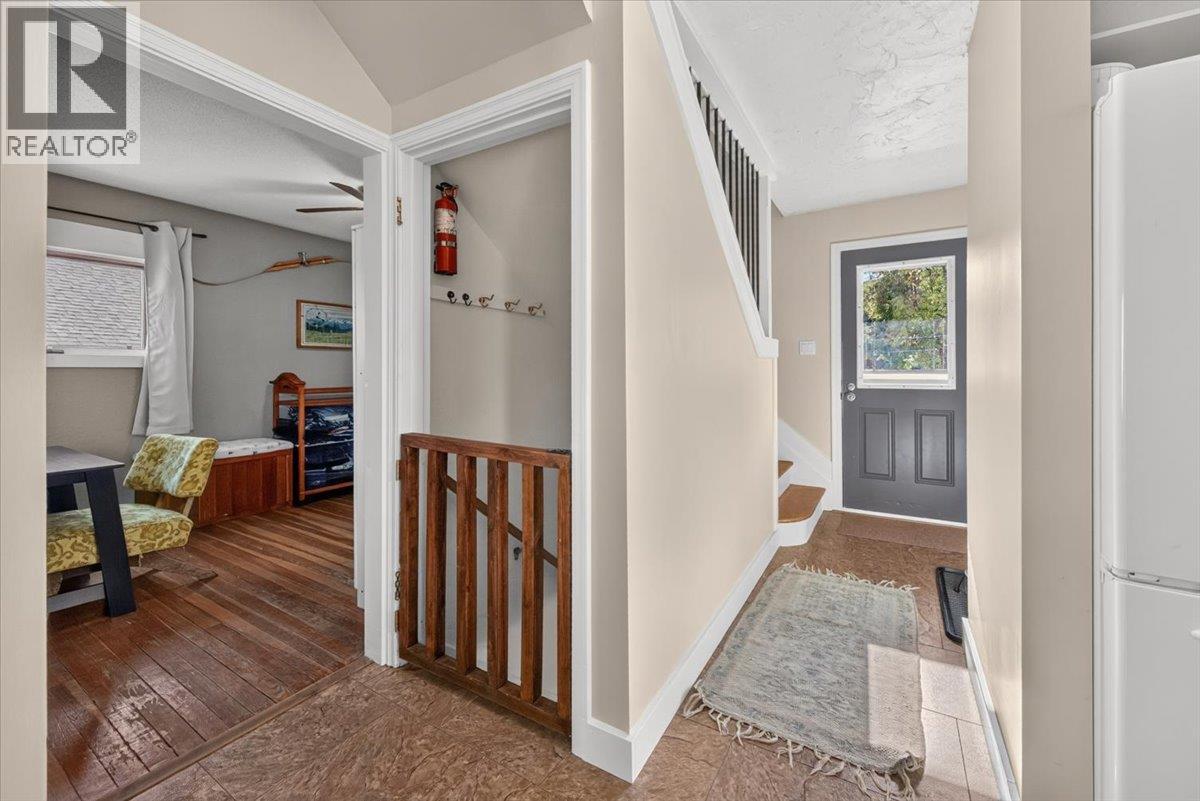 4895 Selkirk Avenue - 43