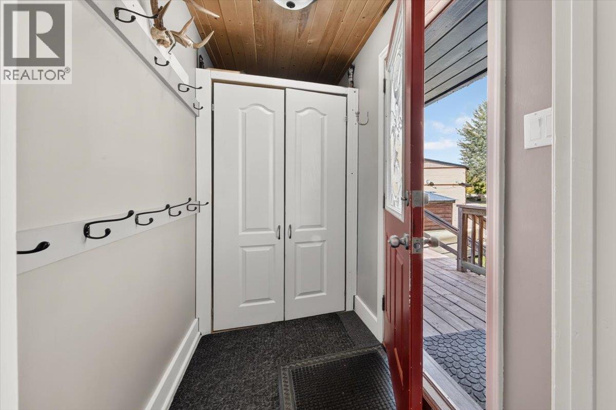 4895 Selkirk Avenue - 57
