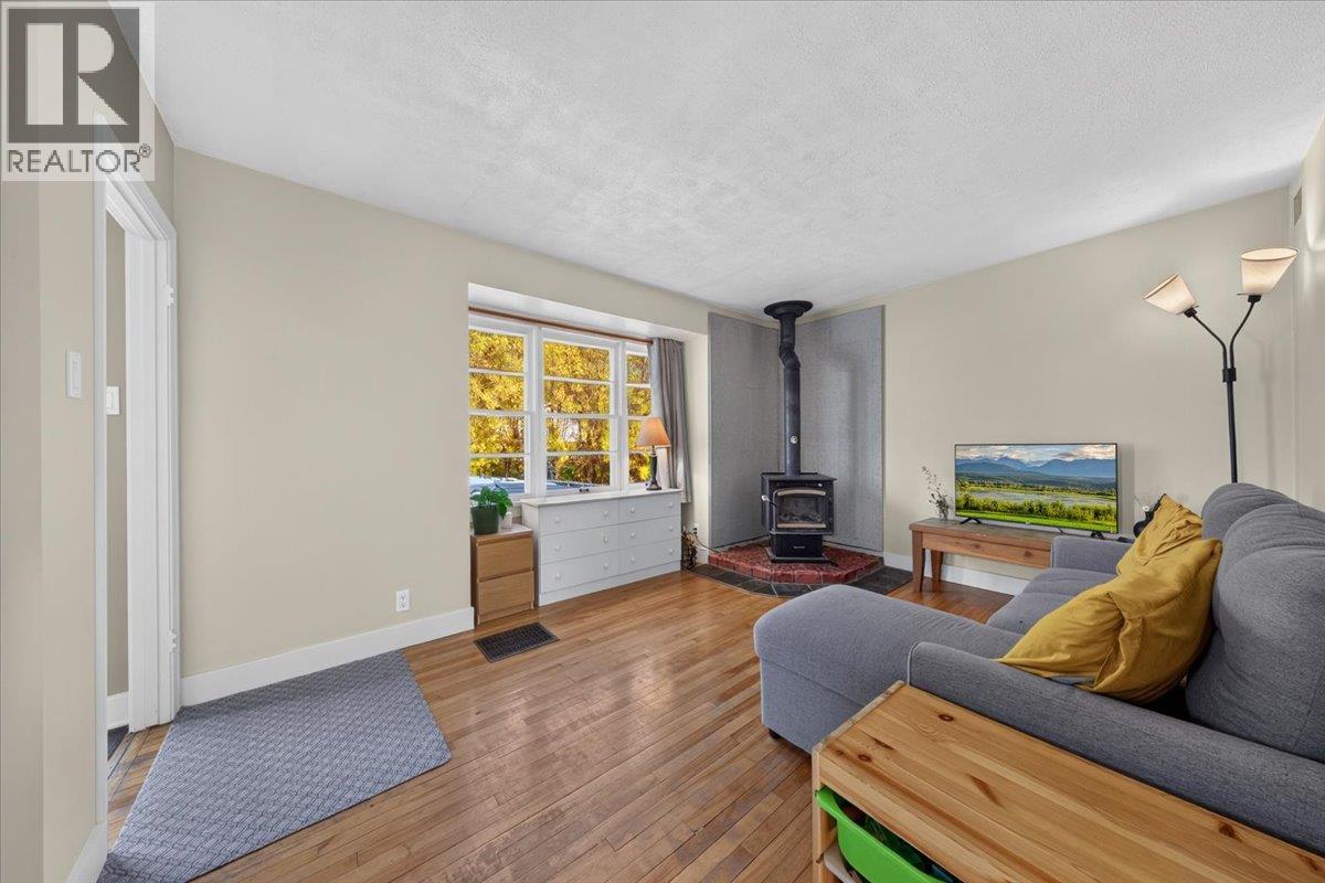 4895 Selkirk Avenue - 6