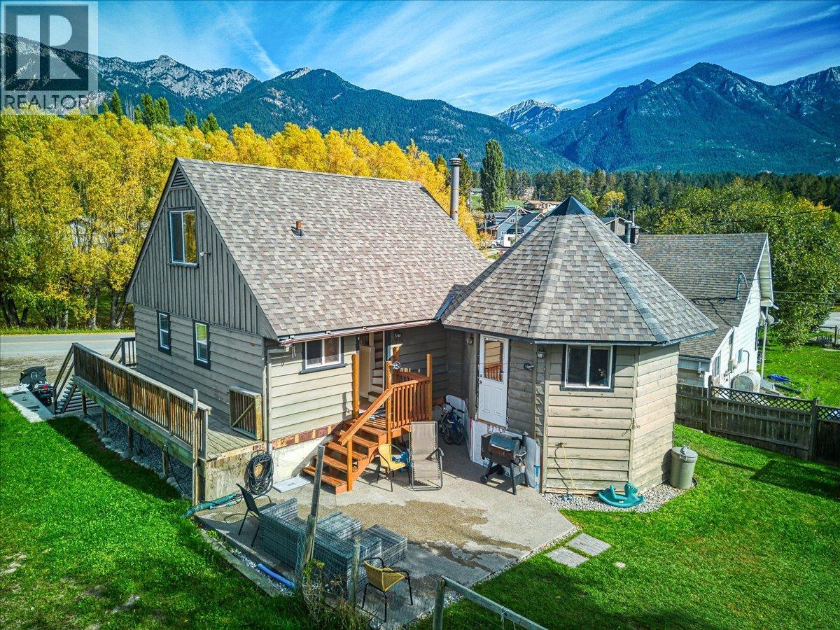 4895 Selkirk Avenue - 60