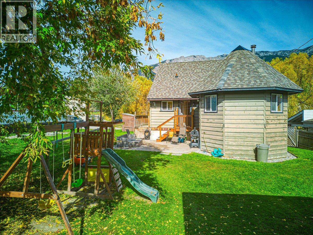4895 Selkirk Avenue - Image 61