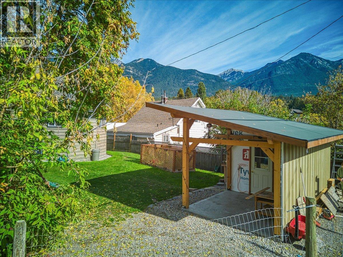 4895 Selkirk Avenue - 63