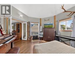 4895 Selkirk Avenue, Edgewater, BC V0A1E0 Photo 17