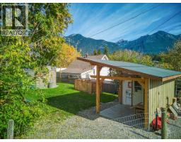 4895 Selkirk Avenue, Edgewater, BC V0A1E0 Photo 30