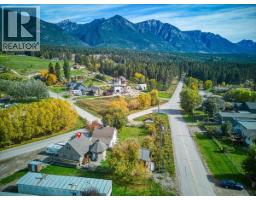 4895 Selkirk Avenue, Edgewater, BC V0A1E0 Photo 33