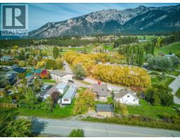 4895 Selkirk Avenue, Edgewater, BC V0A1E0 Photo 34