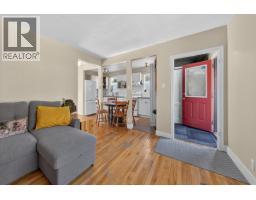 4895 Selkirk Avenue, Edgewater, BC V0A1E0 Photo 9