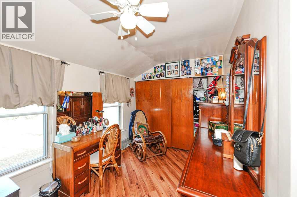 Listing photo – 5201 50 Street, Daysland