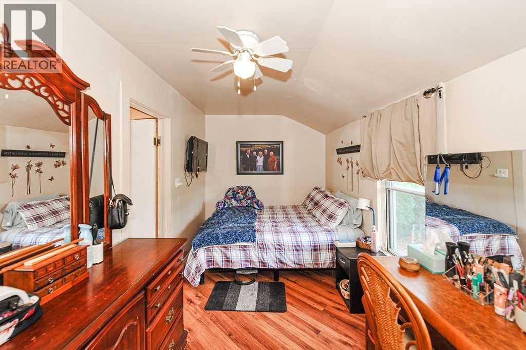 Listing photo – 5201 50 Street, Daysland