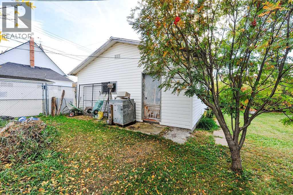 Listing photo – 5201 50 Street, Daysland