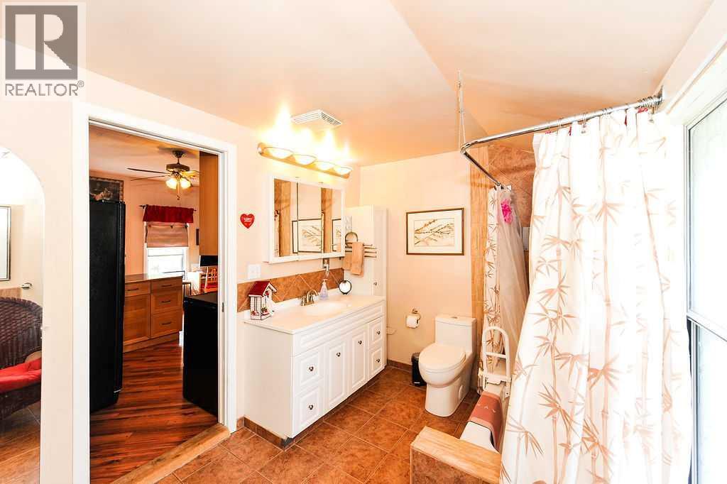 Listing photo – 5201 50 Street, Daysland